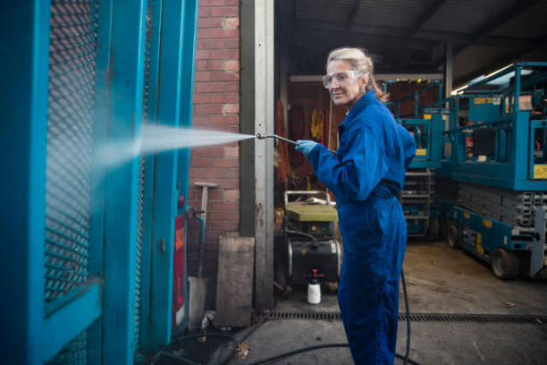 Best Local Pressure Washing Services  in Lla Lla East, WA