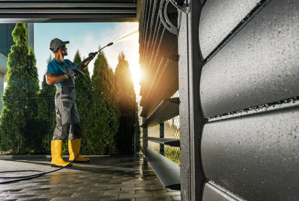 Best Residential Pressure Washing Services  in Lla Lla East, WA