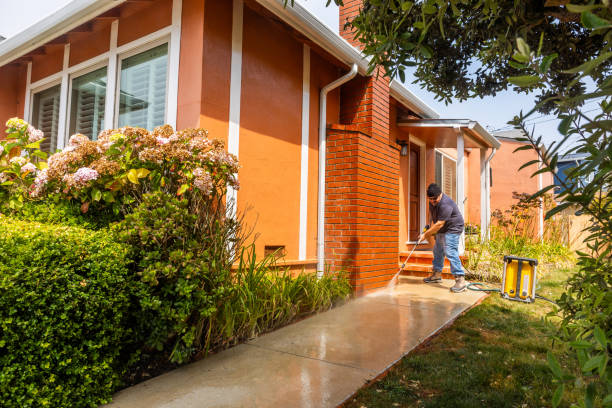 Best Roof Power Washing Services  in Lla Lla East, WA